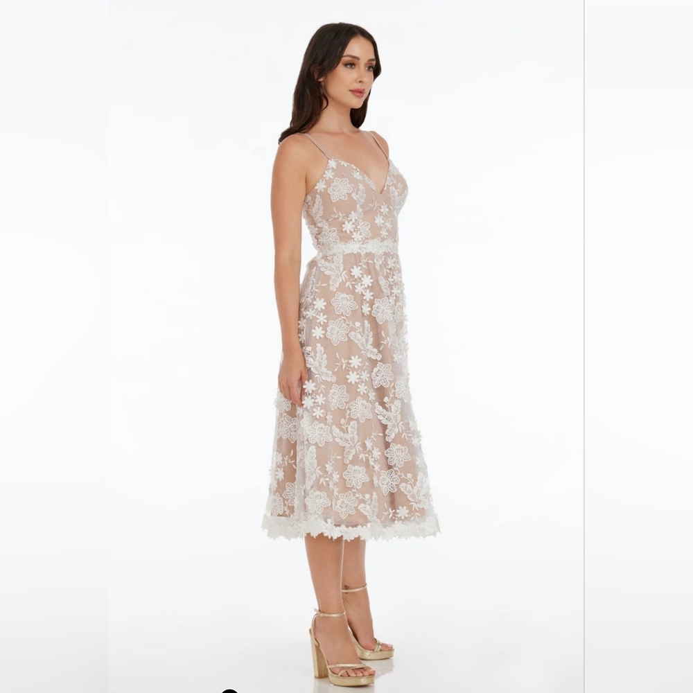 NWT Dress the Population Tahani Fit and Flare Midi Dress In Nude/White